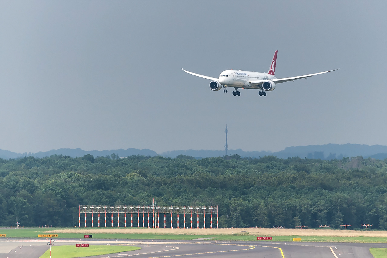 TC-LLE Turkish Airlines Boeing 787-9 Dreamliner