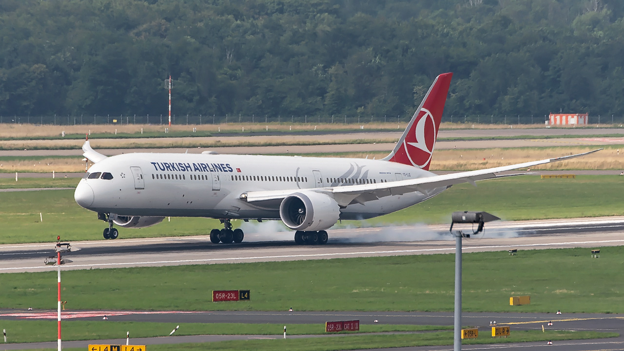 TC-LLE Turkish Airlines Boeing 787-9 Dreamliner