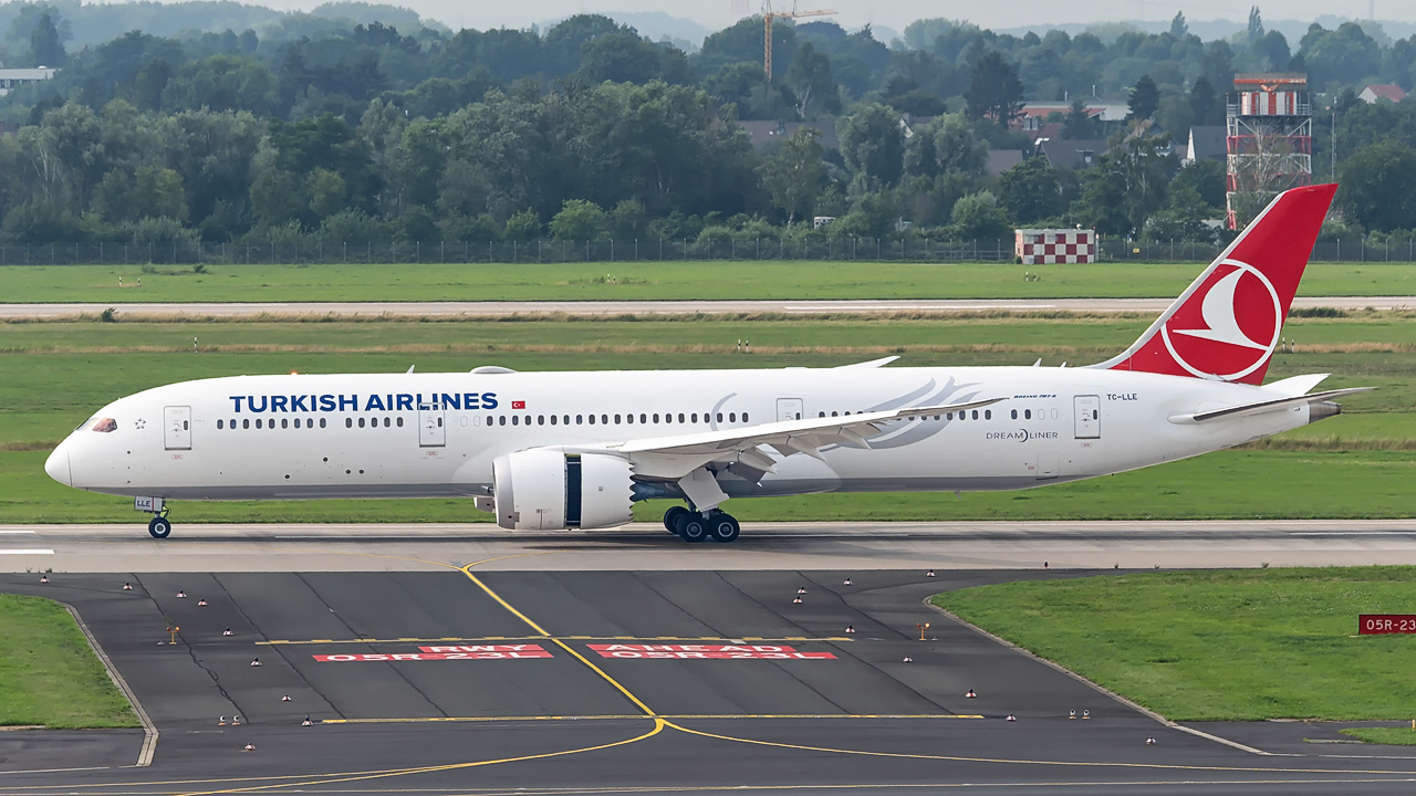 TC-LLE Turkish Airlines Boeing 787-9 Dreamliner