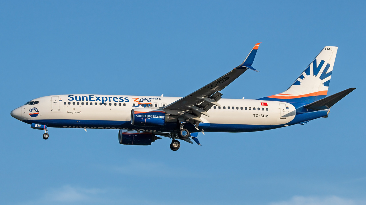 TC-SEM SunExpress Boeing 737-800