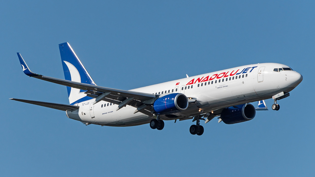 TC-JZL AnadoluJet Boeing 737-800