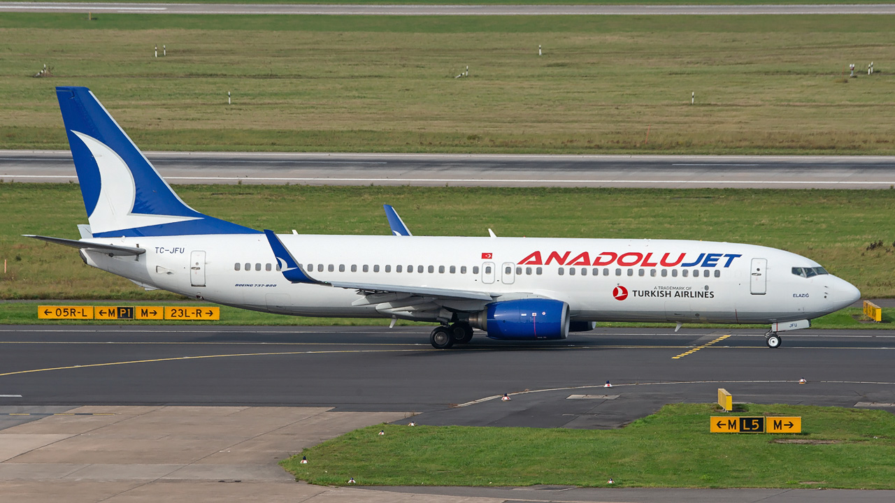 TC-JFU AnadoluJet Boeing 737-800