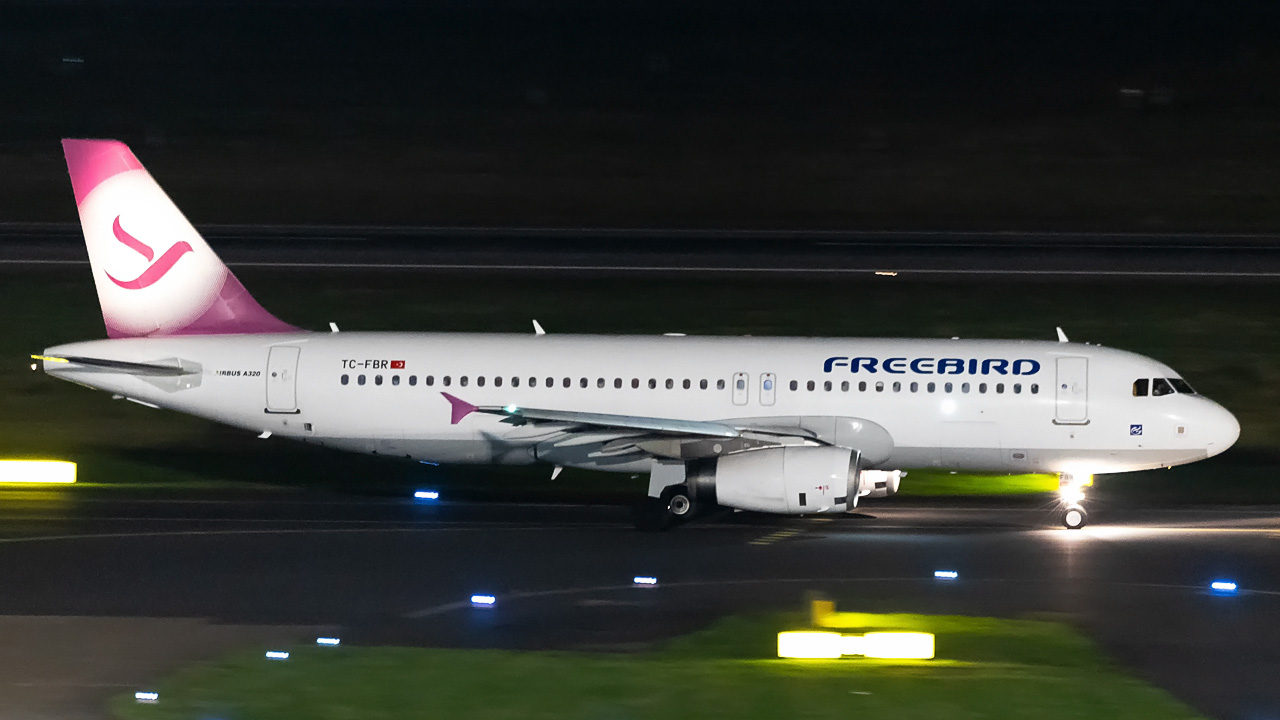 TC-FBR Freebird Airlines Airbus A320-200