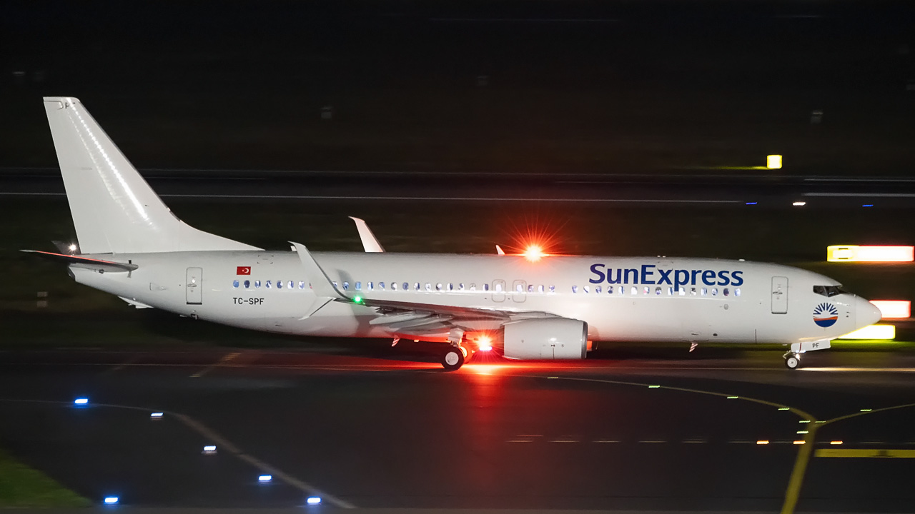 TC-SPF SunExpress Boeing 737-800