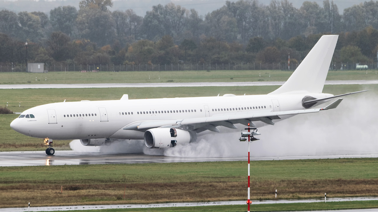 OE-ISR Avolon Airbus A330-200