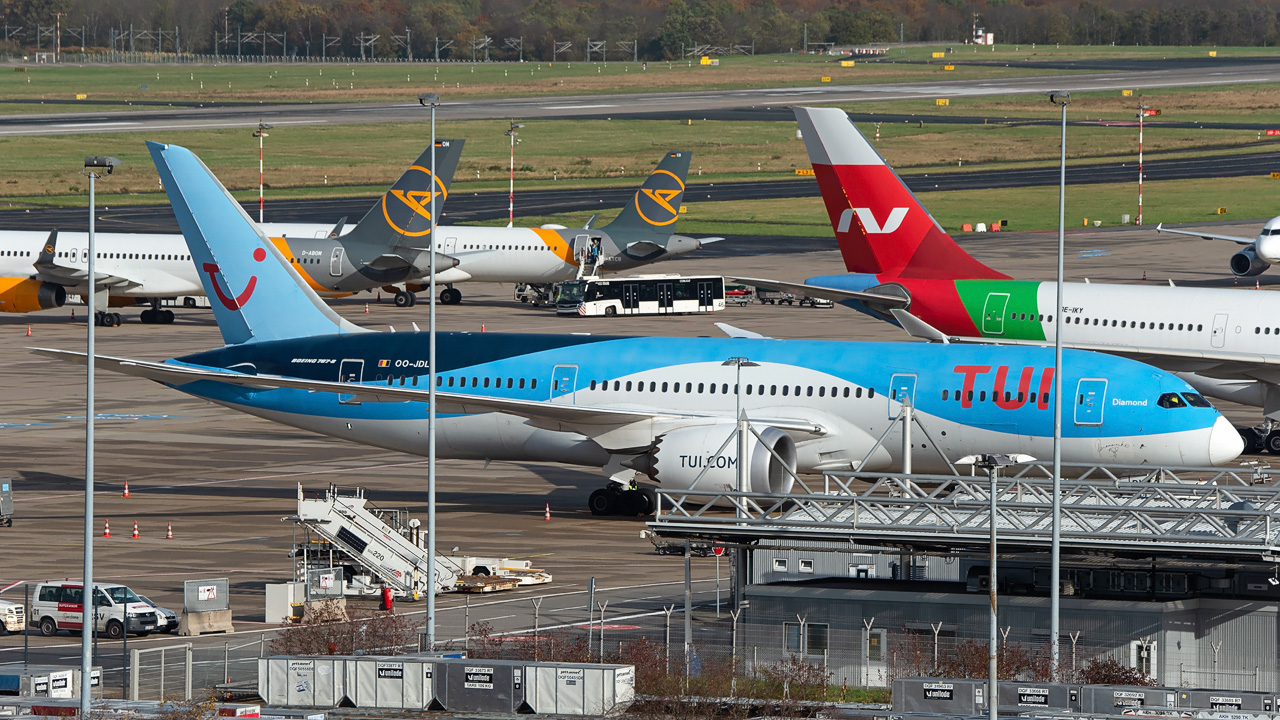 OO-JDL TUI Airlines Belgium Boeing 787-8 Dreamliner