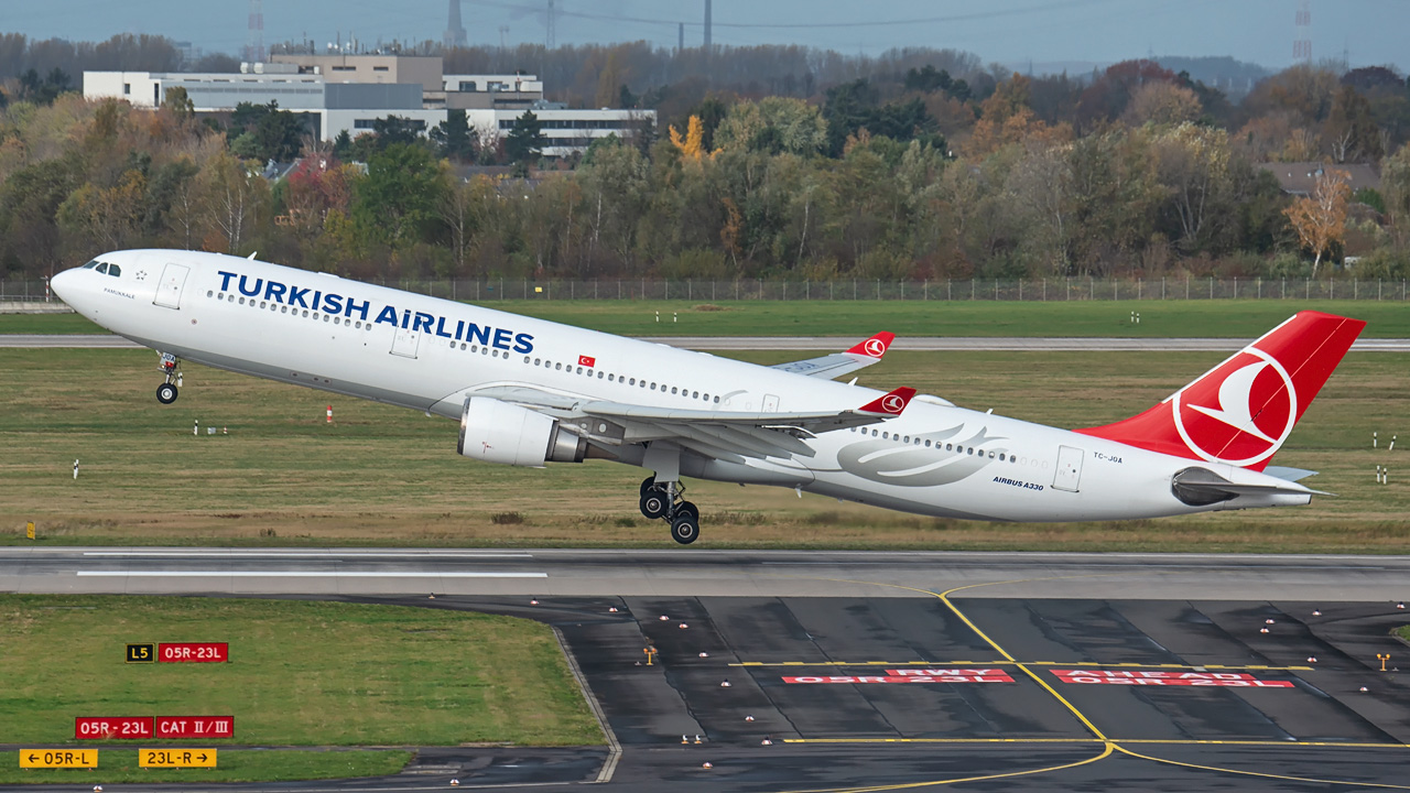 TC-JOA Turkish Airlines Airbus A330-300