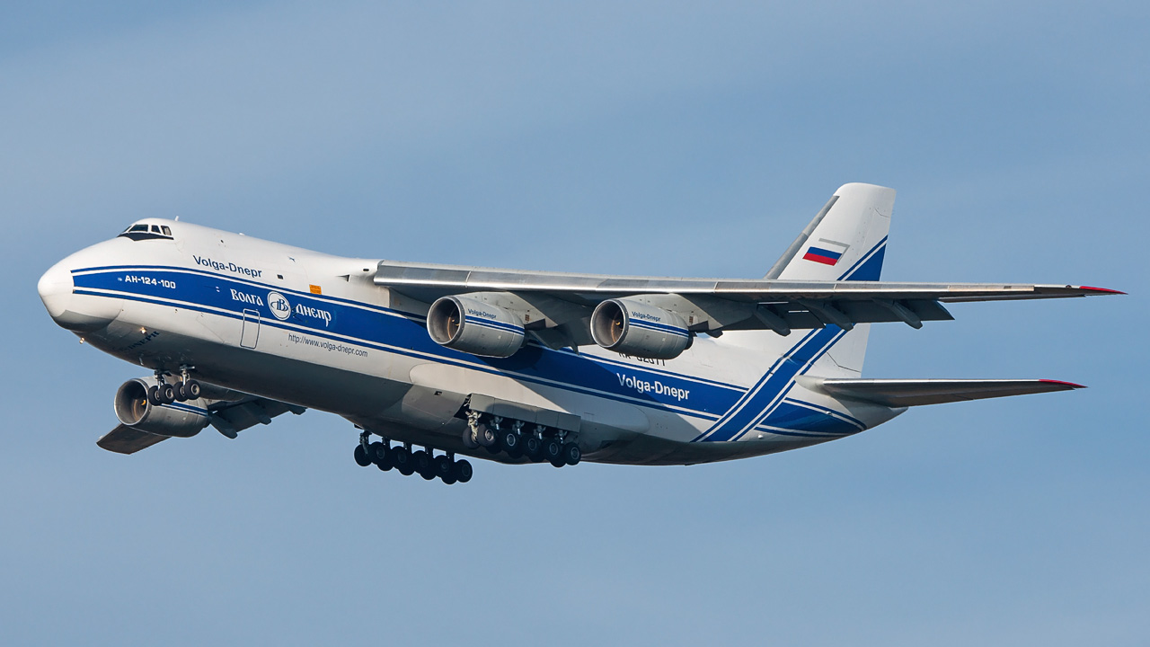 RA-82077 Volga Dnepr Antonov An-124-100