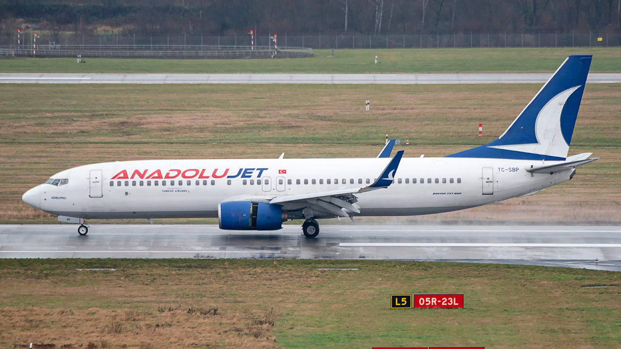 TC-SBP AnadoluJet Boeing 737-800