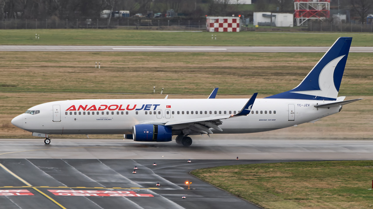 TC-JZV AnadoluJet Boeing 737-800