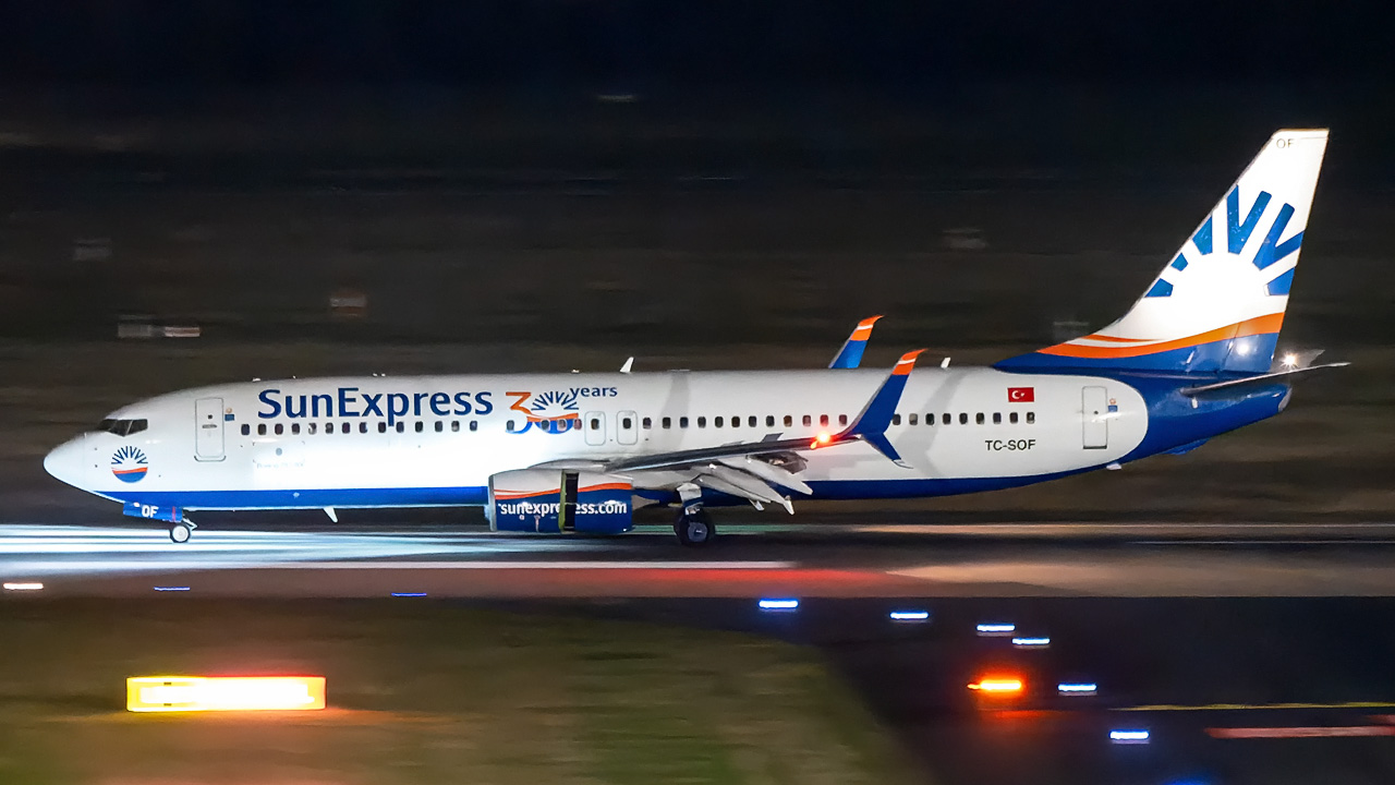 TC-SOF SunExpress Boeing 737-800