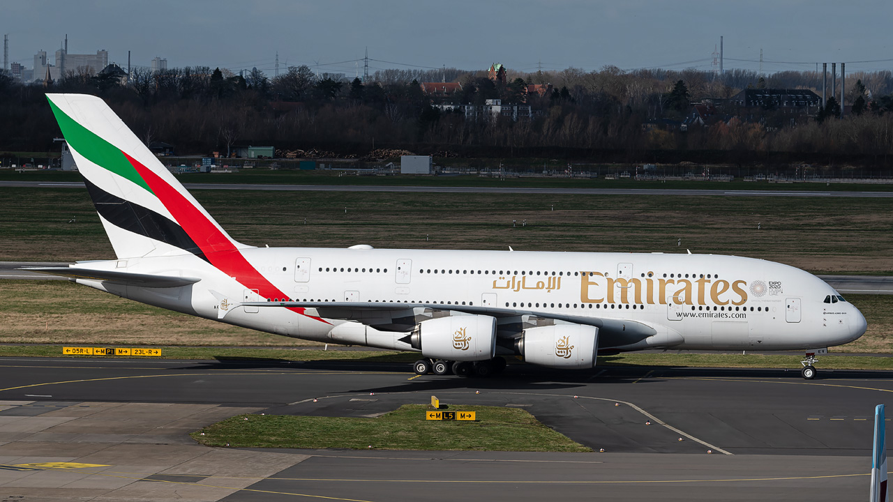 A6-EEV Emirates Airbus A380-800