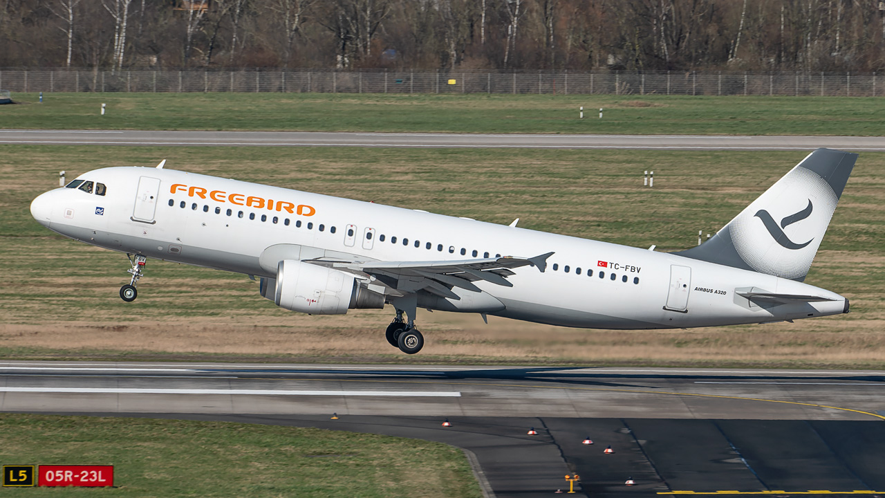TC-FBV Freebird Airlines Airbus A320-200