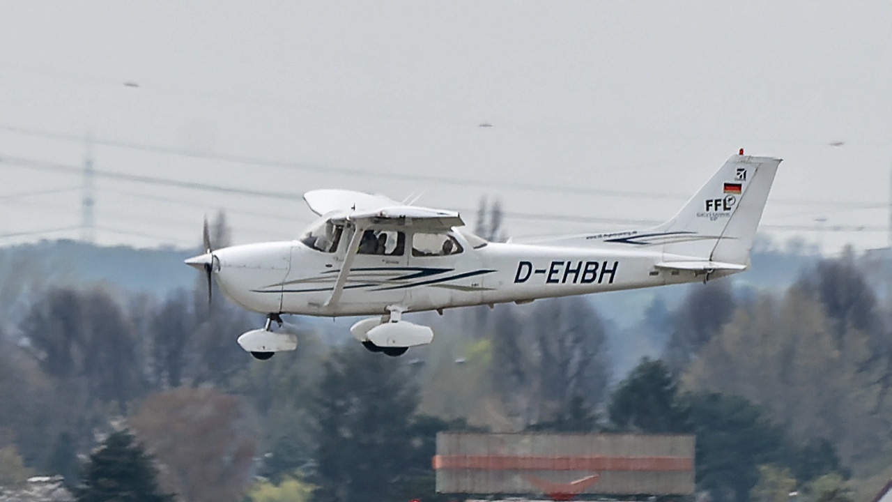 D-EHBH FFL Flight Training Cessna 172S Skyhawk SP