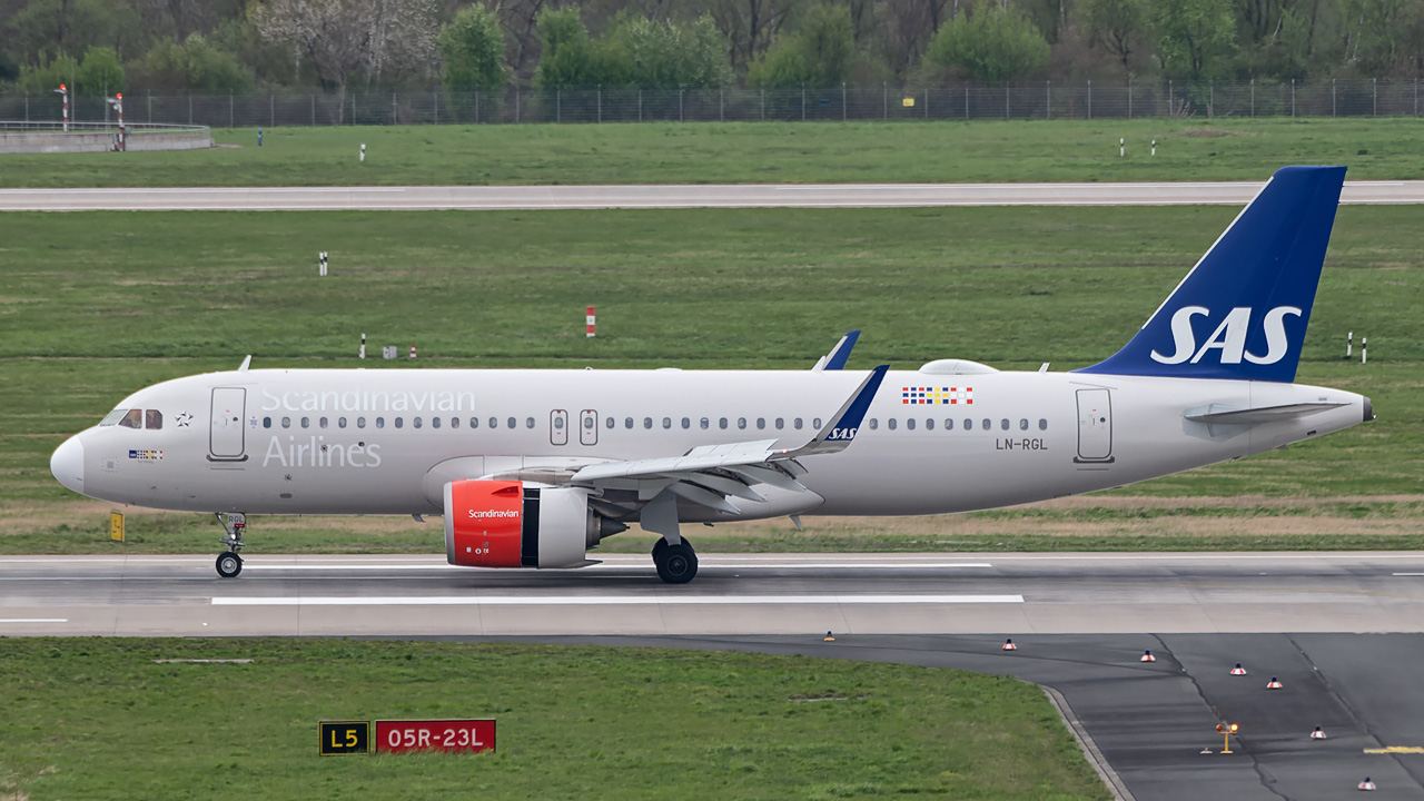 LN-RGL Scandinavian Airlines (SAS) Airbus A320-200neo