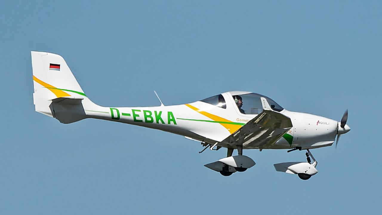 D-EBKA Aquila A-210 AT01