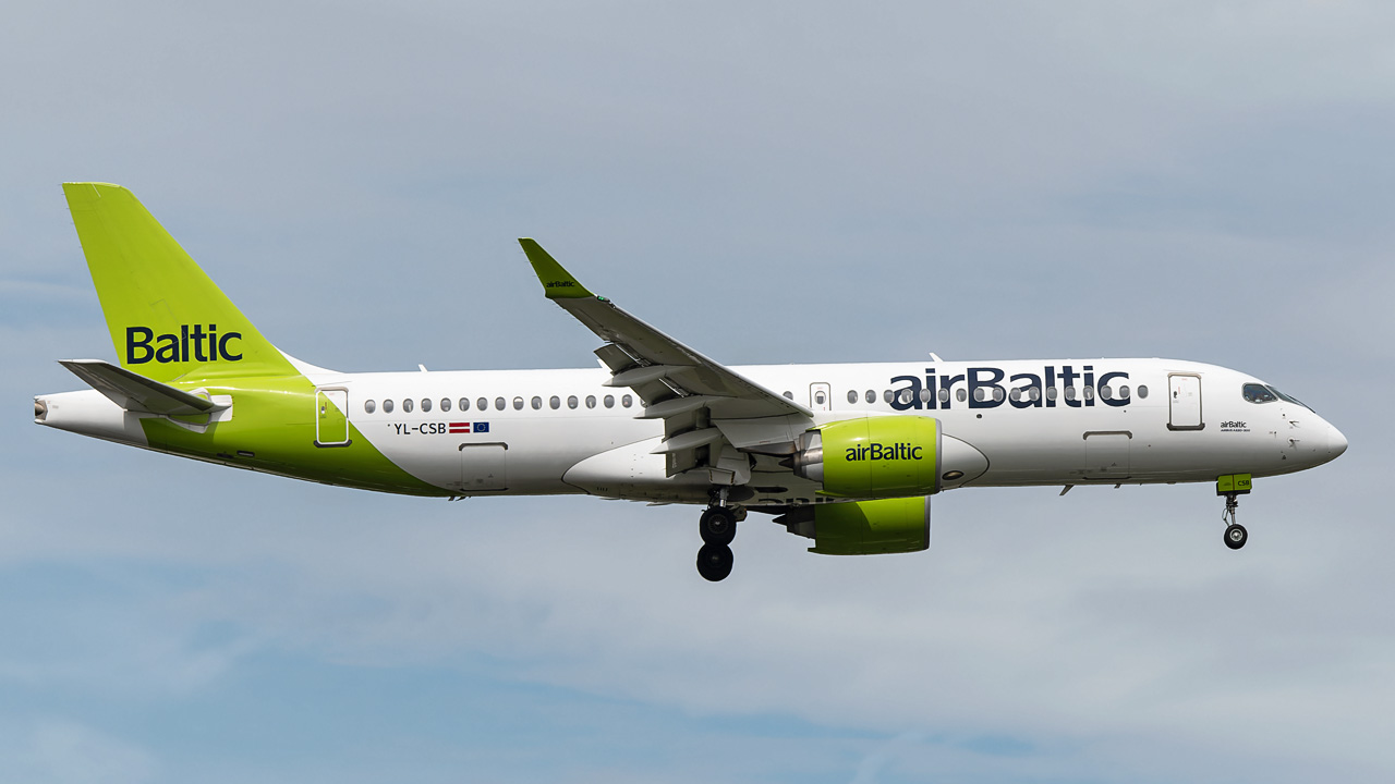 YL-CSB airBaltic (im Auftrag von Eurowings) Airbus A220-300
