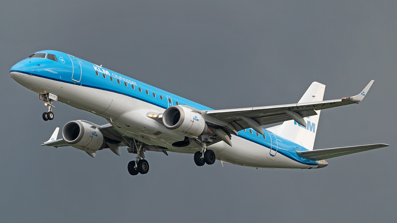 PH-EZR KLM cityhopper Embraer ERJ-190