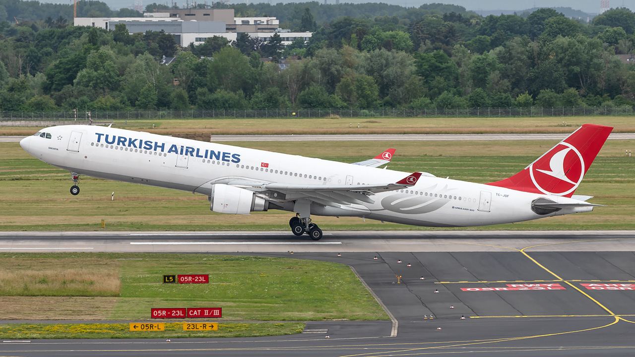 TC-JOF Turkish Airlines Airbus A330-300