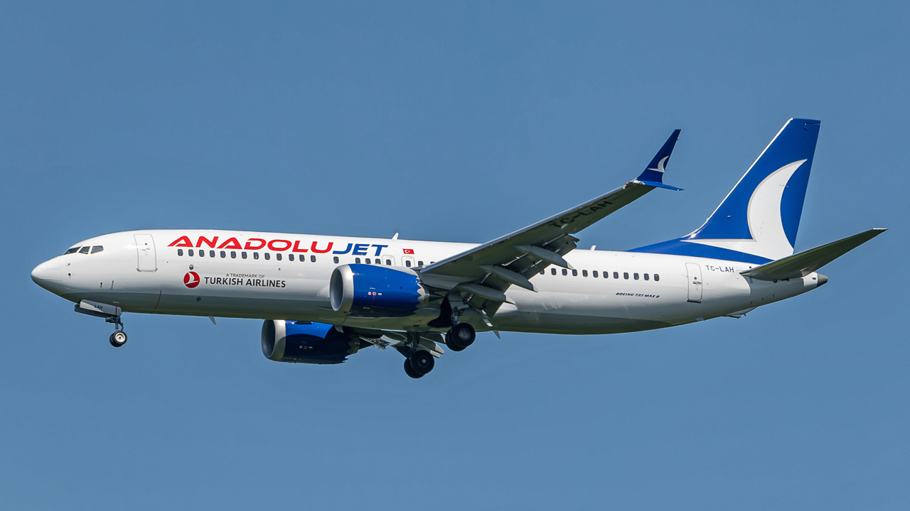 TC-LAH AnadoluJet Boeing 737 MAX 8