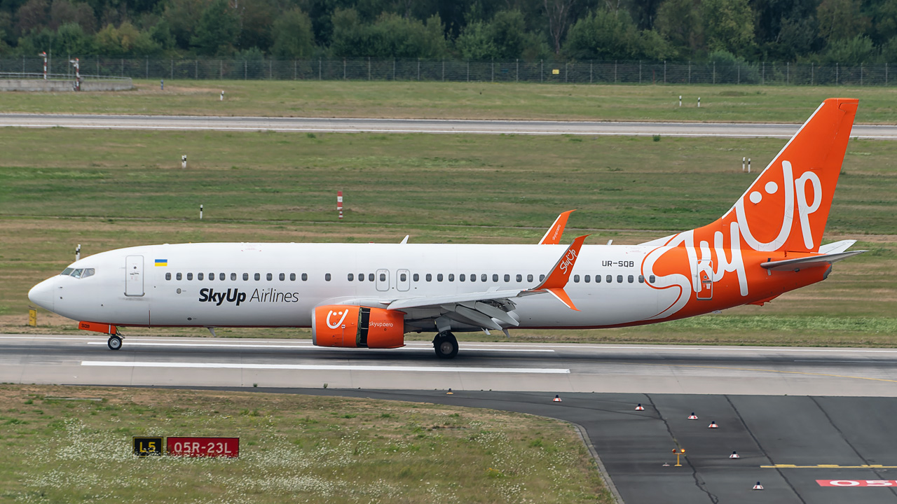 UR-SQB SkyUp Airlines Boeing 737-800