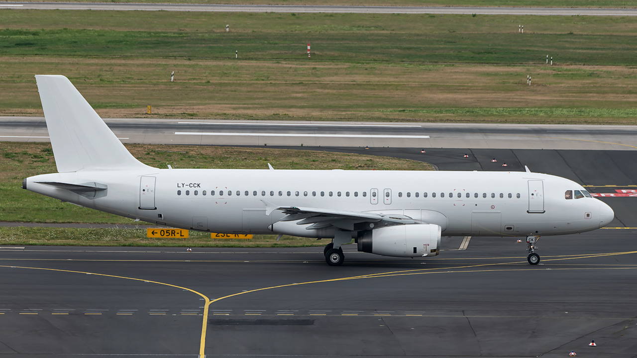 LY-CCK Heston Airlines Airbus A320-200