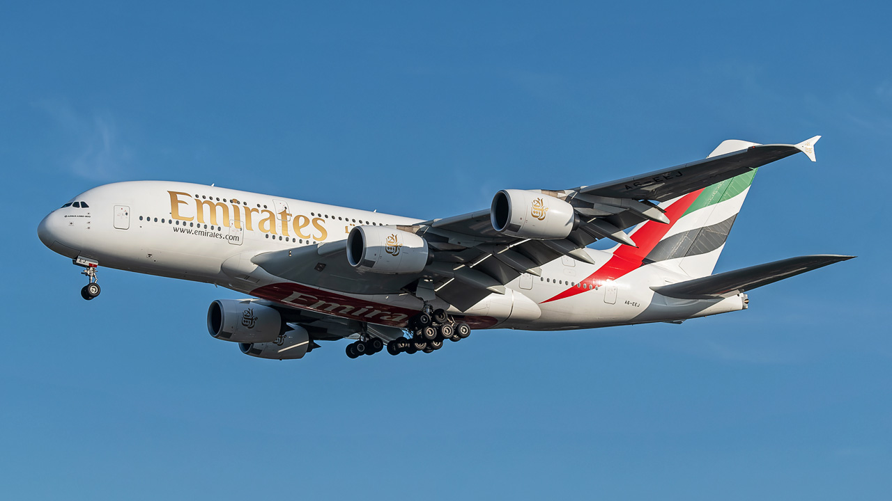 A6-EEJ Emirates Airbus A380-800