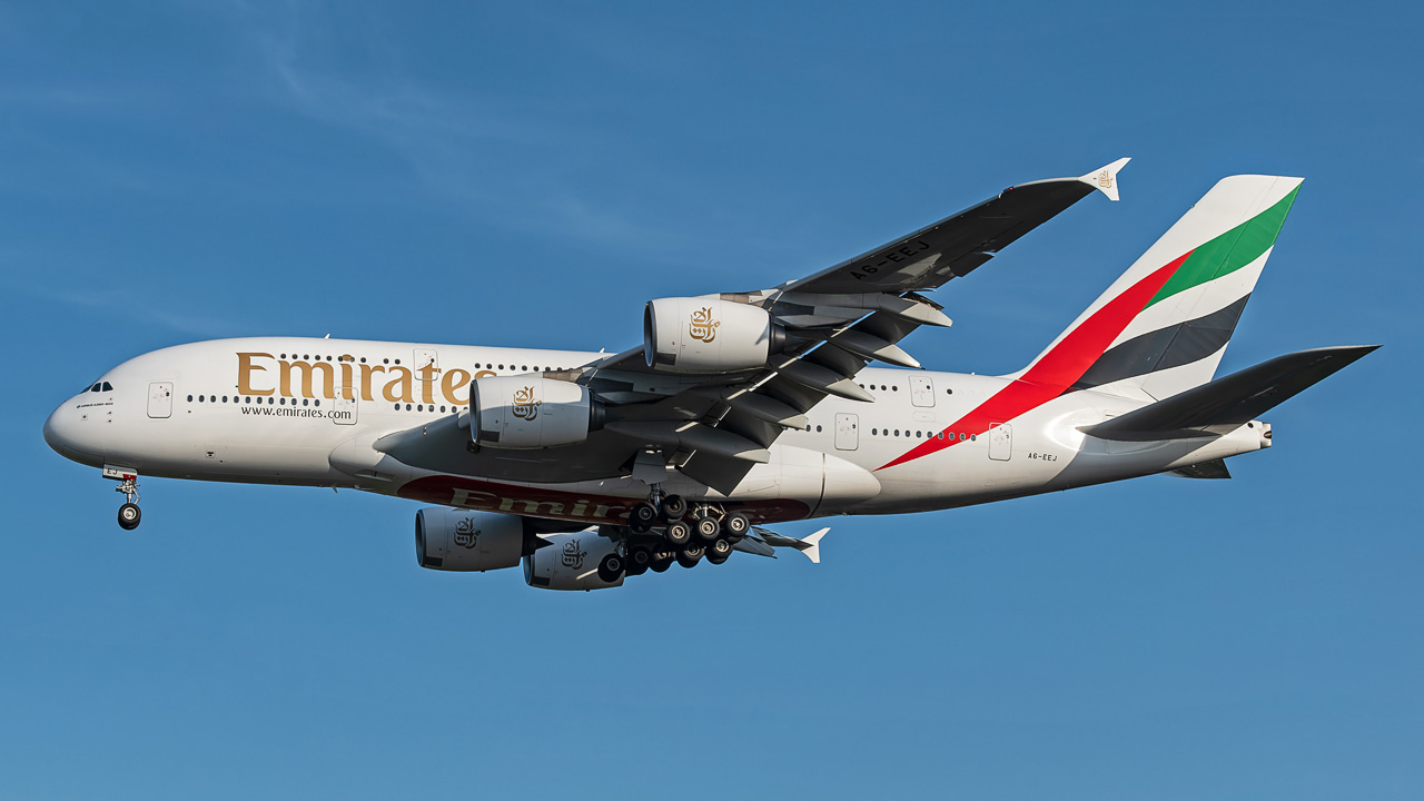 A6-EEJ Emirates Airbus A380-800