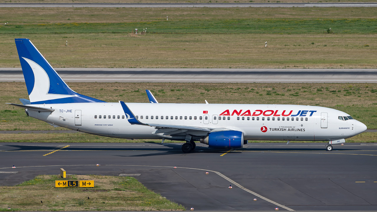 TC-JHE AnadoluJet Boeing 737-800