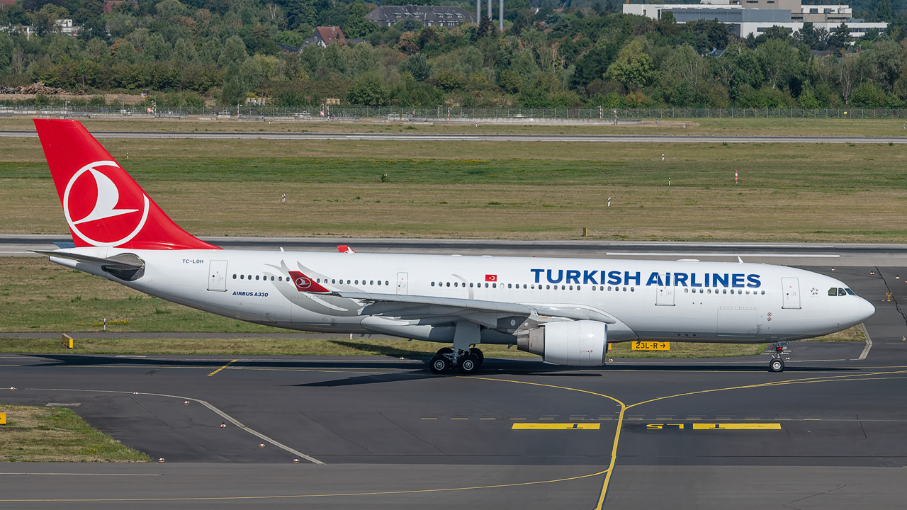 TC-LOH Turkish Airlines Airbus A330-200