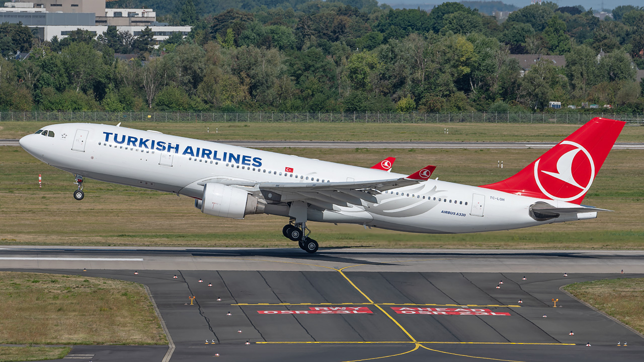 TC-LOH Turkish Airlines Airbus A330-200