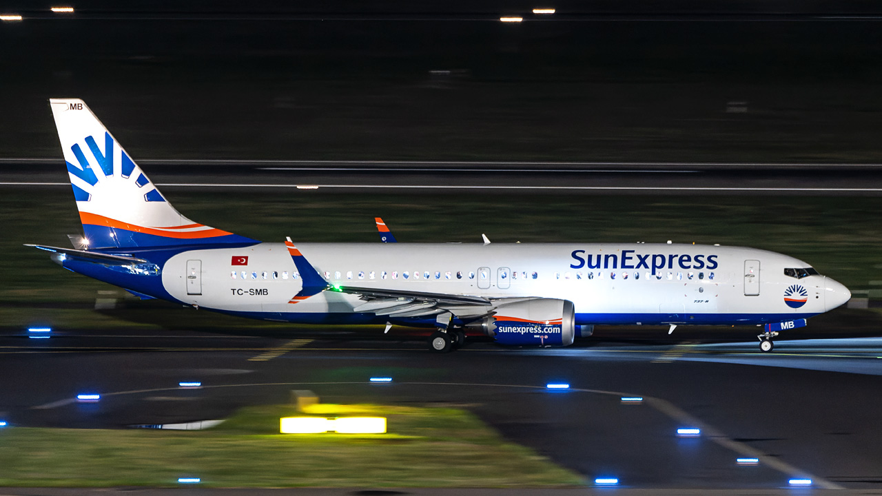 TC-SMB SunExpress Boeing 737 MAX 8