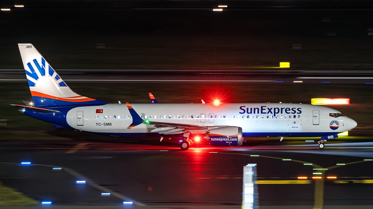TC-SMB SunExpress Boeing 737 MAX 8