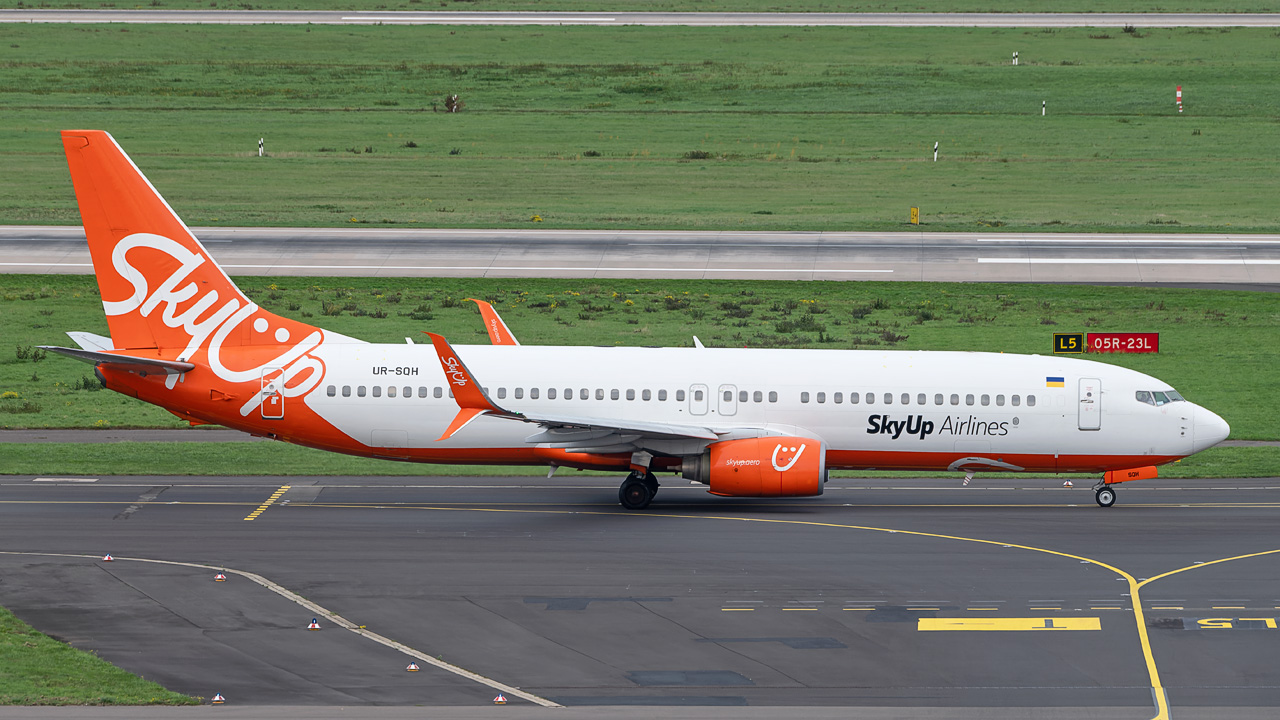 UR-SQH SkyUp Airlines Boeing 737-800