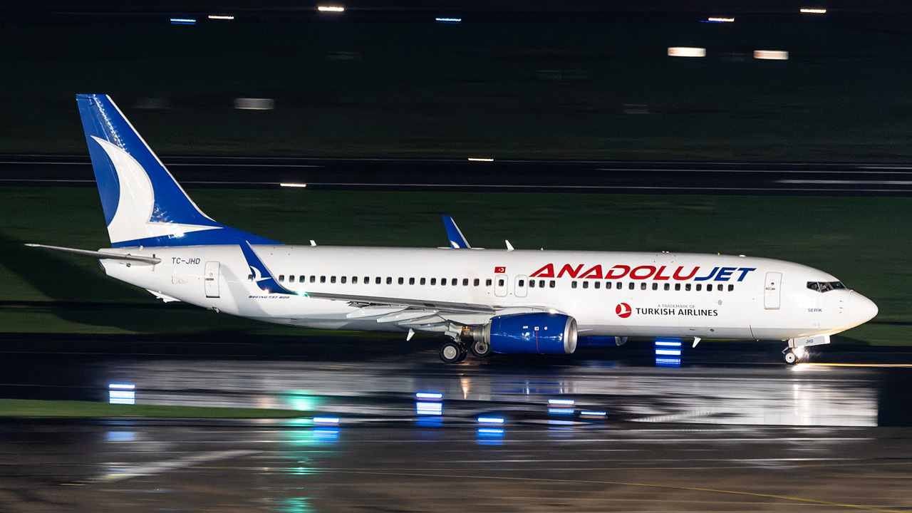 TC-JHD AnadoluJet Boeing 737-800