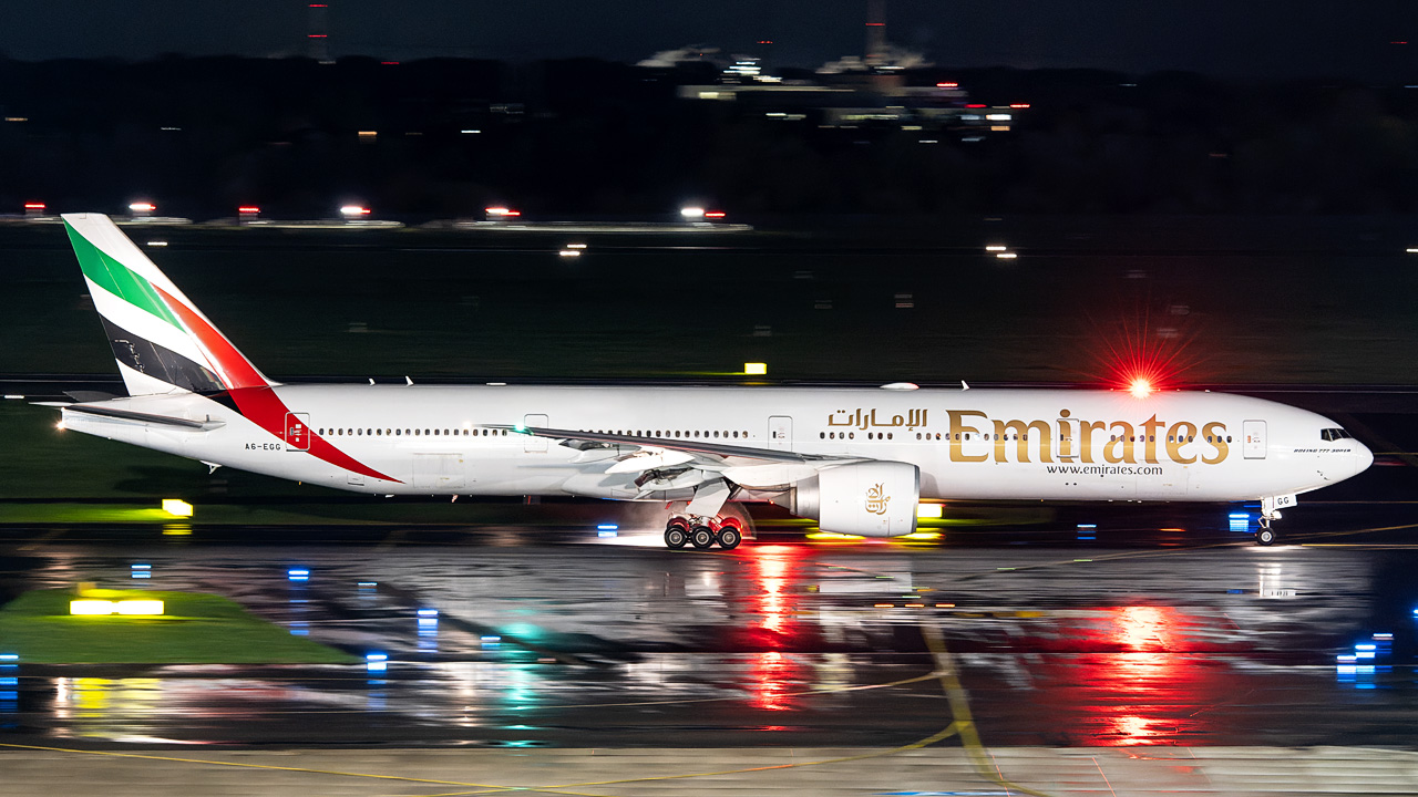 A6-EGG Emirates Boeing 777-300(ER)