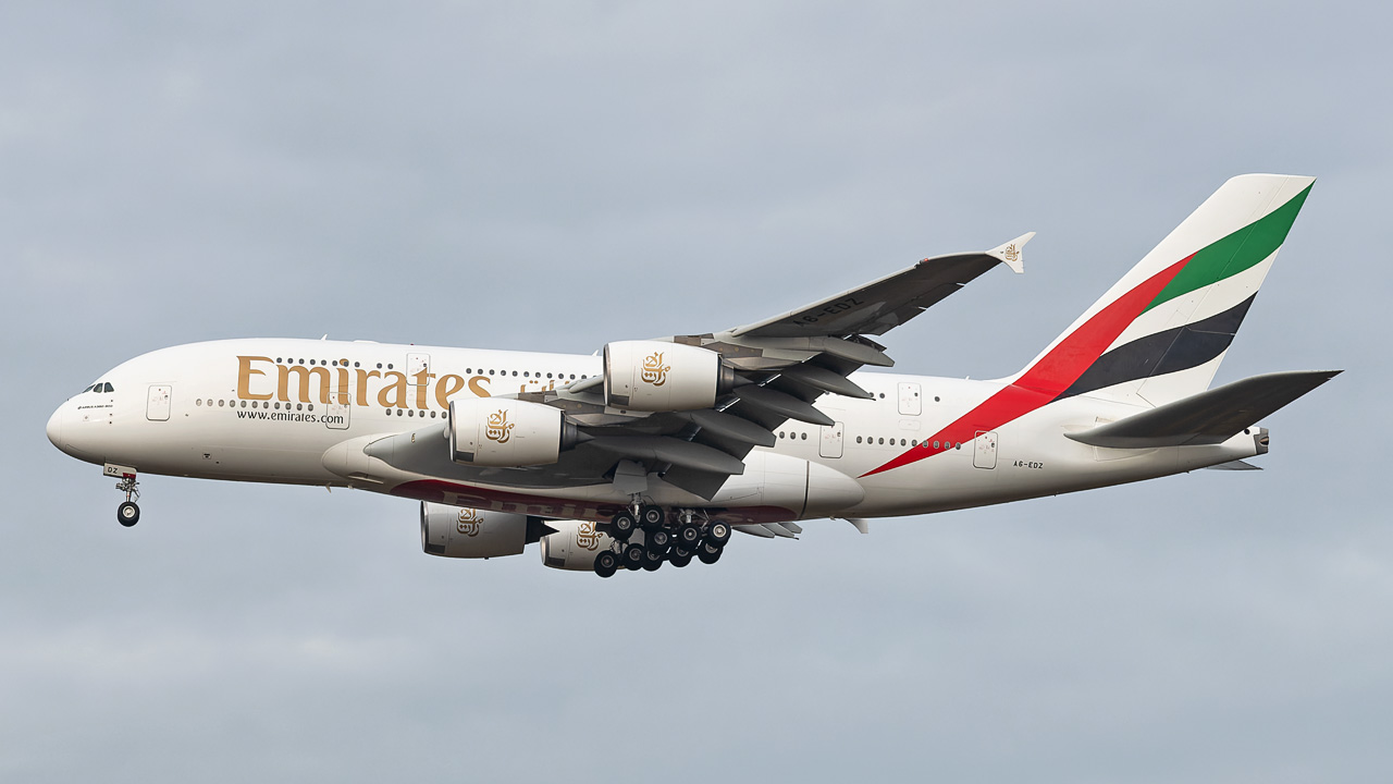 A6-EDZ Emirates Airbus A380-800