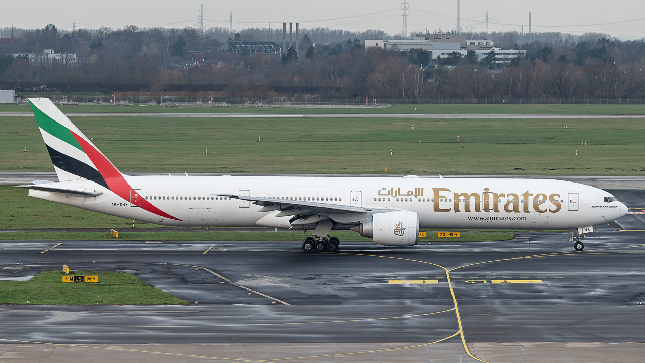 A6-ENX Emirates Boeing 777-300(ER)
