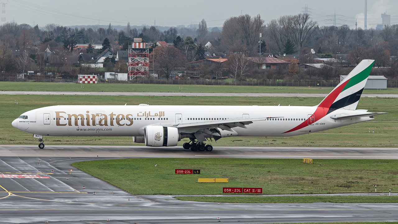 A6-ENV Emirates Boeing 777-300(ER)