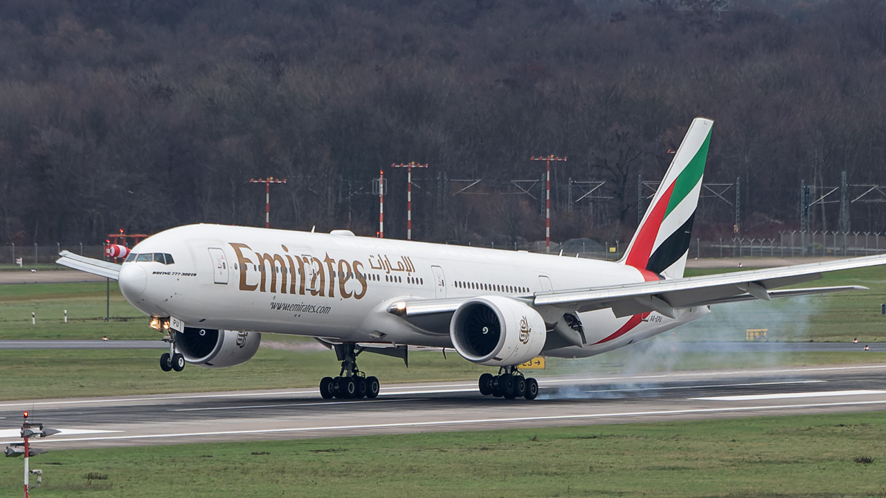 A6-EPU Emirates Boeing 777-300(ER)