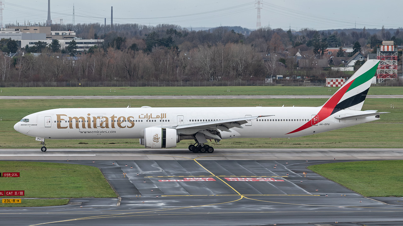A6-EPU Emirates Boeing 777-300(ER)
