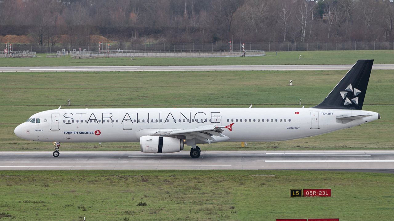 TC-JRY Turkish Airlines Airbus A321-200