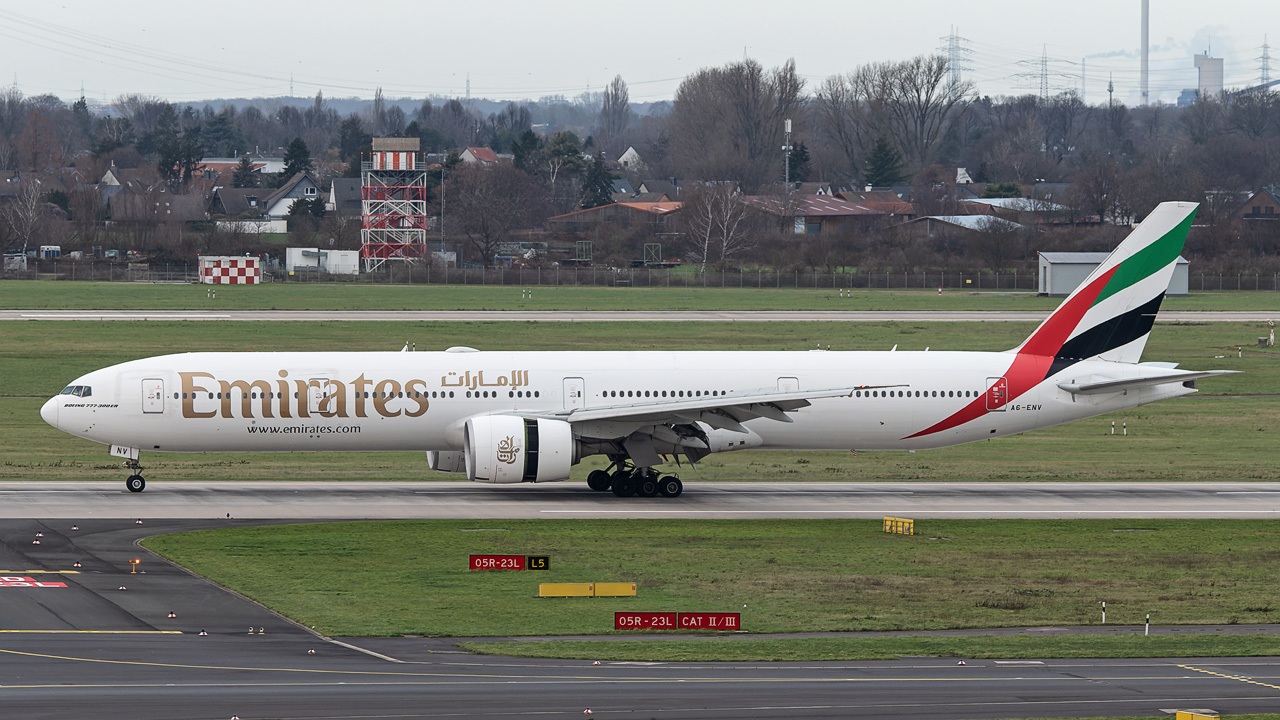 A6-ENV Emirates Boeing 777-300(ER)