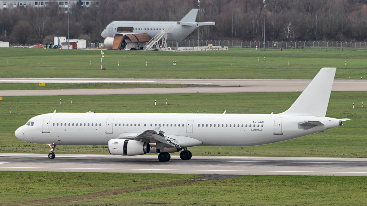 YL-LDR SmartLynx Airbus A321-200