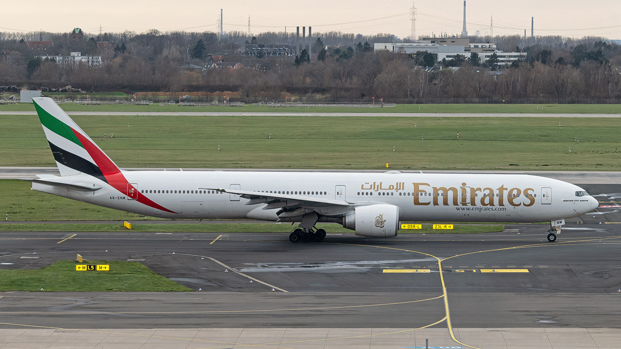 A6-ENM Emirates Boeing 777-300(ER)