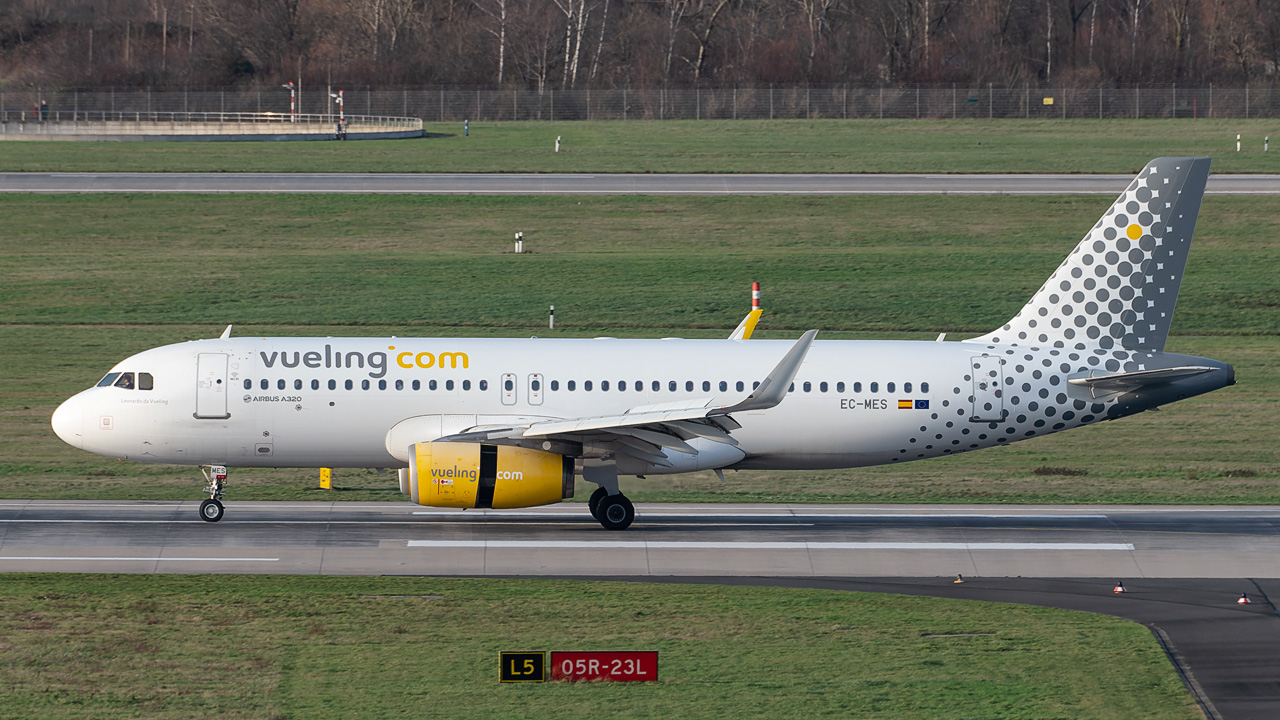 EC-MES Vueling Airbus A320-200/S