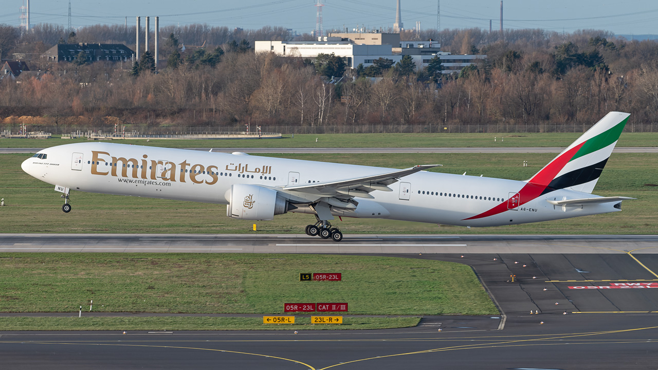 A6-ENU Emirates Boeing 777-300(ER)