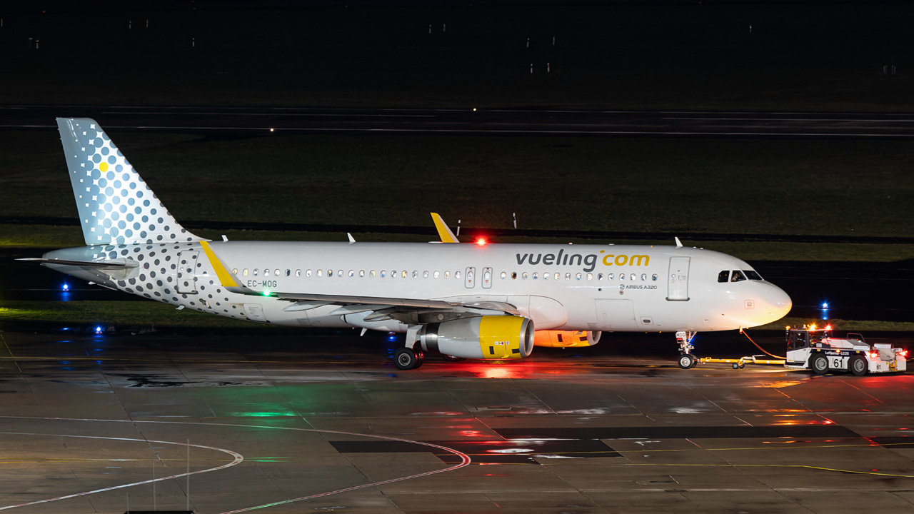 EC-MOG Vueling Airbus A320-200/S