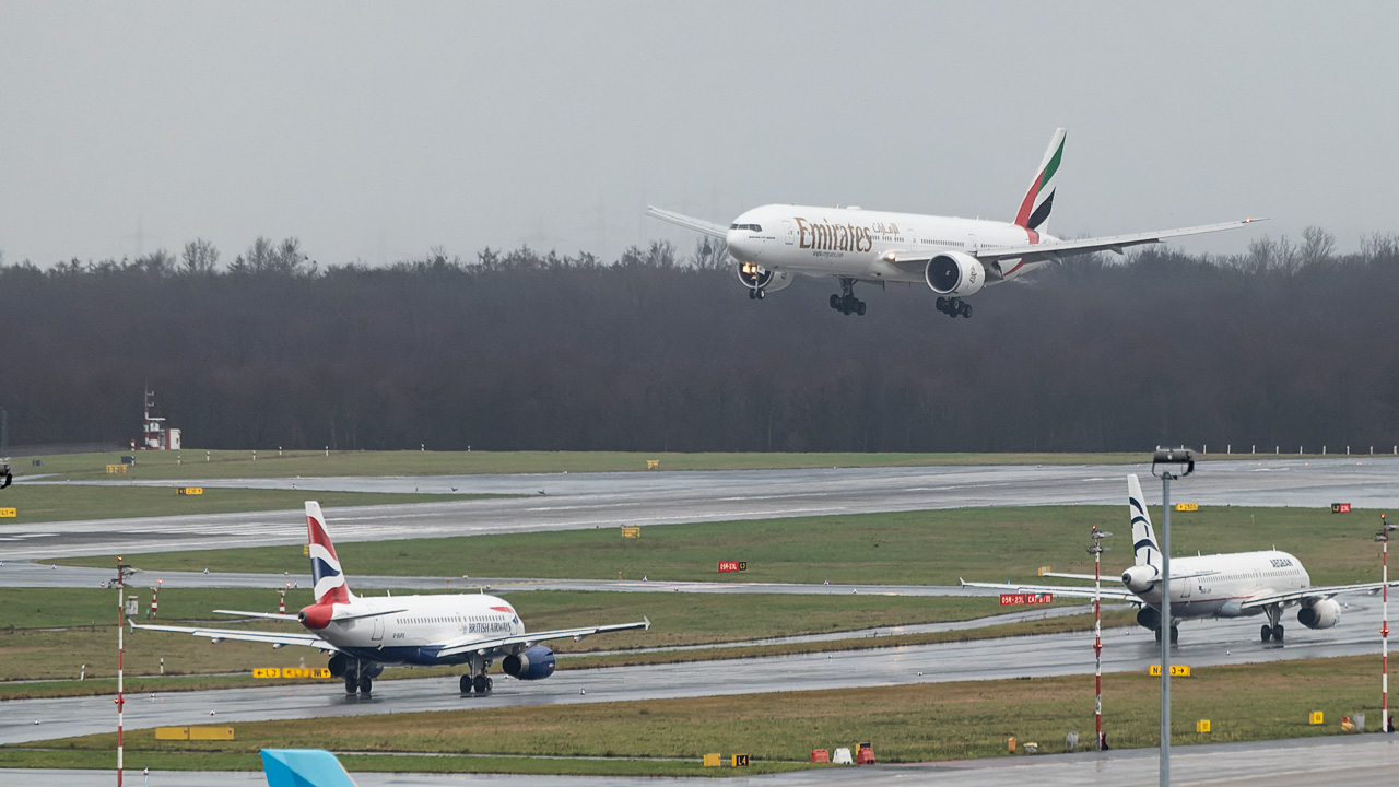A6-ENP Emirates Boeing 777-300(ER)