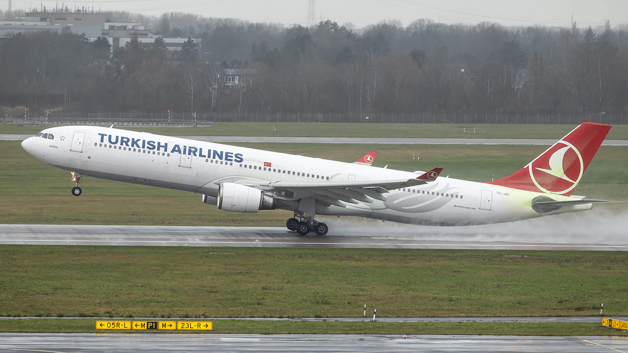 TC-JNT Turkish Airlines Airbus A330-300